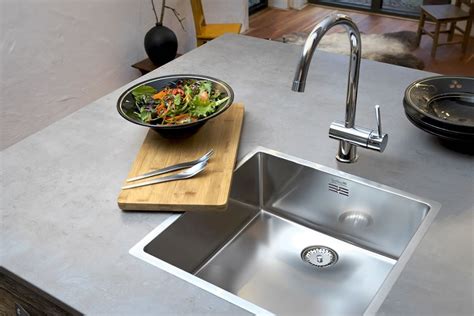 Schematische weergave van de verschillende afmetingen en vormen van Reginox spoelbakken