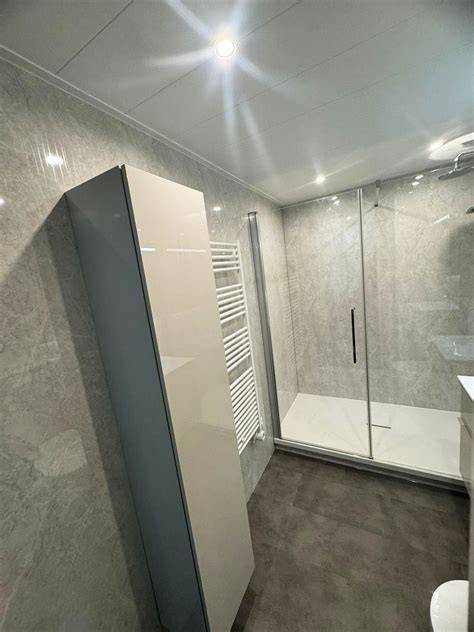 Voorbeeld: Zwitserland badkamer renovatie met inloopdouche