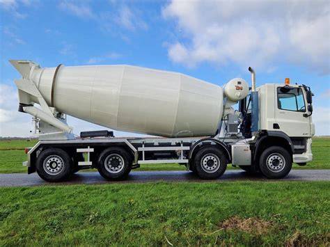 Betonmixer en pompinstallatie op locatie