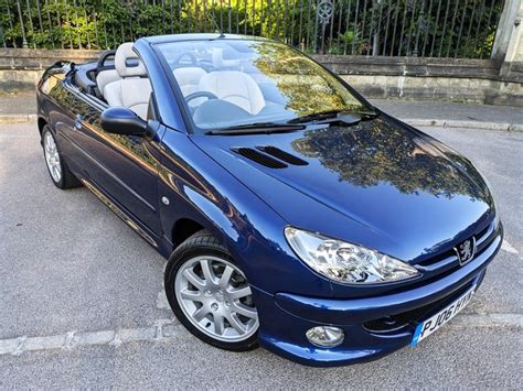 Illustratie van het cabriodakmechanisme van een Peugeot 206 CC