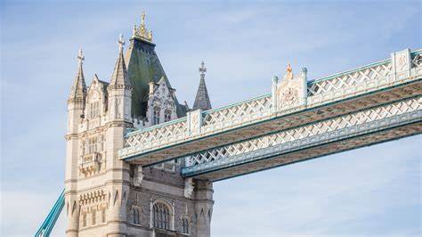 Tower Bridge motief tegen lichte achtergrond, elegante en strakke weergave