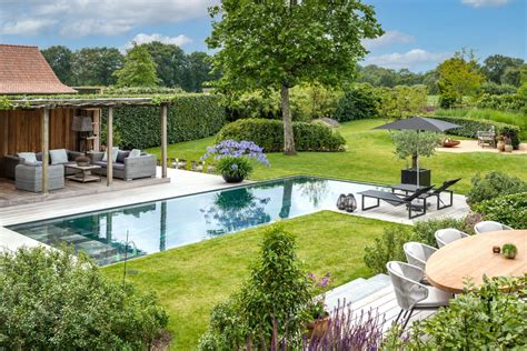 voorbeeld van een groene tuin met regenwateropvang