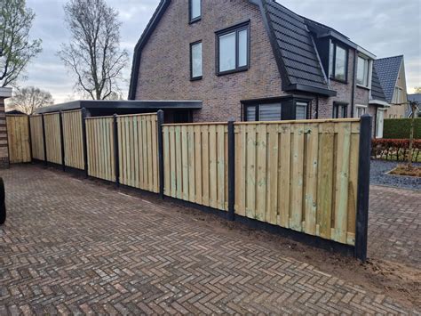 Luisteren naar wensen: maatwerk in hout-beton schuttingen