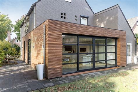 Voorbeeld van een moderne aanbouw aan een woning