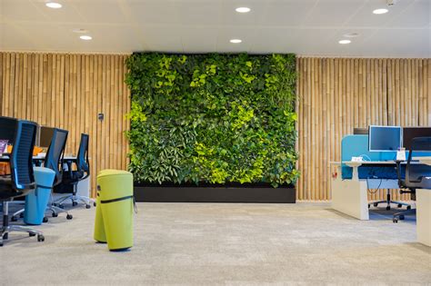 Visualisatie van de botanische foyer met de levende groenwand.