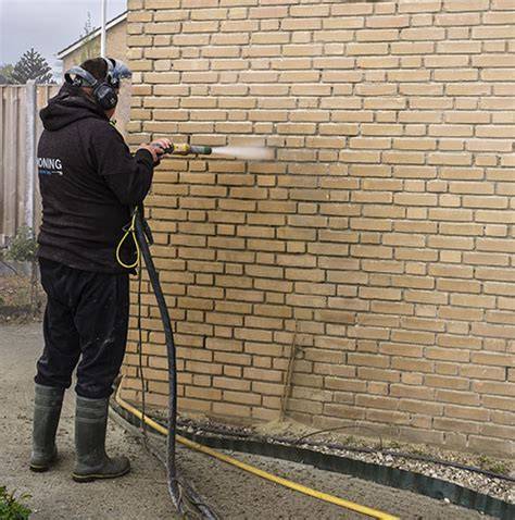 Infographic: Vergelijking zandstralen vs. stoomreinigen bij gevelreiniging in Alkmaar