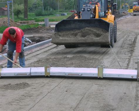 Visualisatie van een correct aangelegd zandbed met afschot.