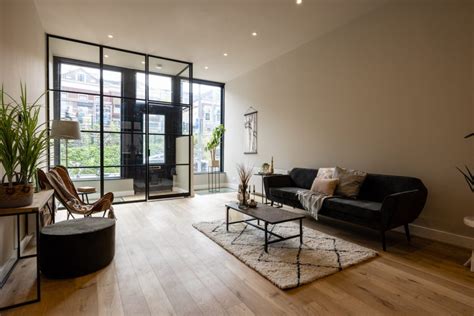 Kleurenplanvoorbeelden: accent op plafond- en muurhoogtes