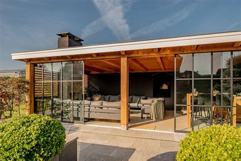 Collage van diverse projecten: tuinkamer met veel glas, moderne veranda, composieten vlonder.