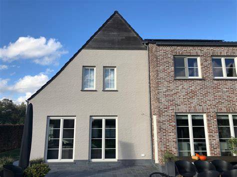 Afbeelding: Voorbeeld van buitenmuurverf op gevel in lichtgrijs