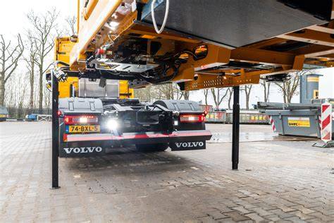 Afbeelding: StoneSlinger systeem op een Volvo trekker-oplegger