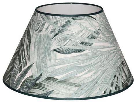 Sfeervol zwart-wit tropisch interieur met bladeren en palmprints