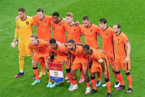 Illustratie van het Jaga logo en een selectie van hun radiatoren