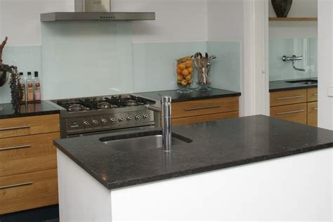 Voorbeeld van een op maat gemaakt keukenblad van Interblad met HPL toplaag.