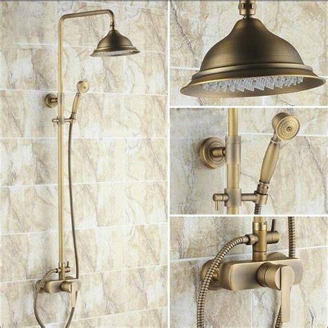 Geborstelde bronzen kranen en regendouche