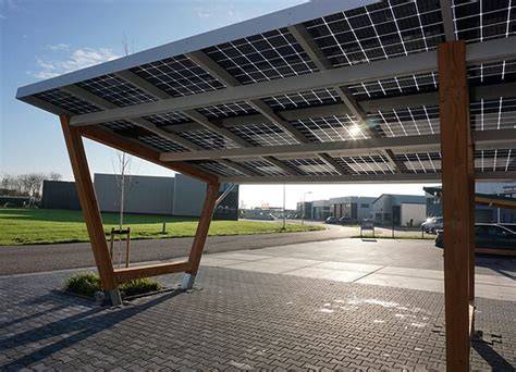 carport met geïntegreerde zonnepanelen