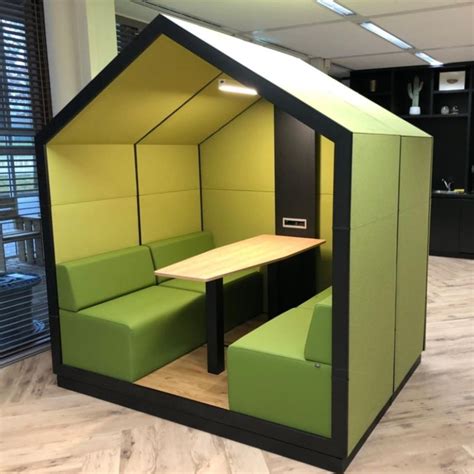 Voorbeeld lay-out van akoestische dekking in een vergaderruimte