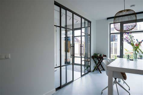 Aluminium schuifdeur met glaspartijen