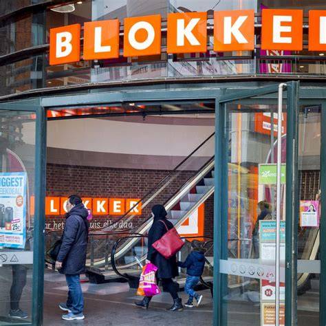Infographic: Ontstaans- en herlanceringslijn van Blokker met logo- en winkelstrategie
