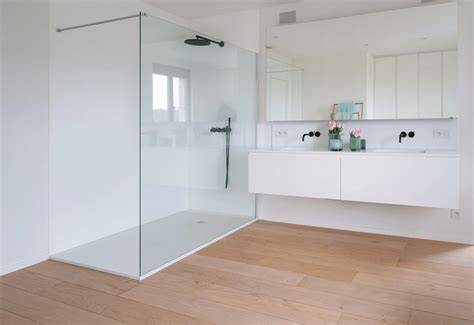 Diagram: Voorbeelden van badkamerinrichting met whirlpool