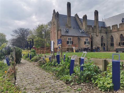 <tagimg>Schematische weergave van de Kruisgang en kruidentuin als basis voor middeleeuwse kloostertuinen
