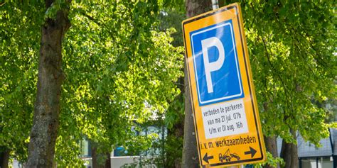 Parkeerterrein bij zwembad De Zijl