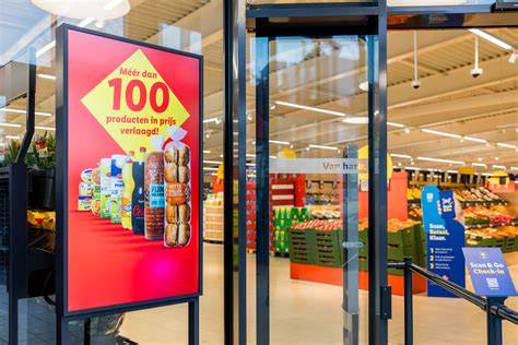 Infographic: Nieuwe winkelconcept Lidl (grote kleuren, verdeling van verse-afdeling, drogisterijstraat en kassa's)