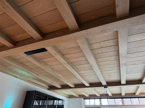 Voorbeeld van een afgewerkt plafond met Firetdoek