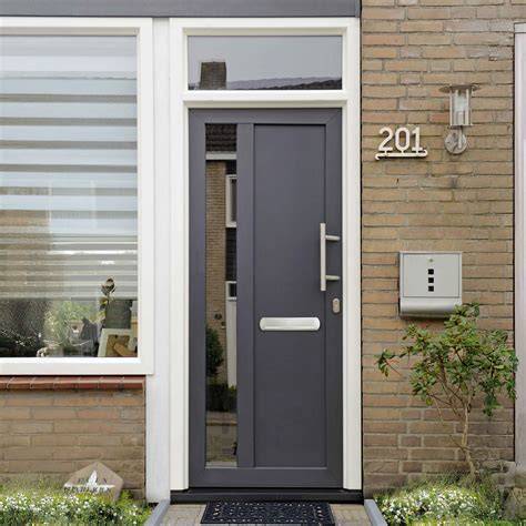 Voorbeeld van een moderne kunststof voordeur met Jugendstildesign