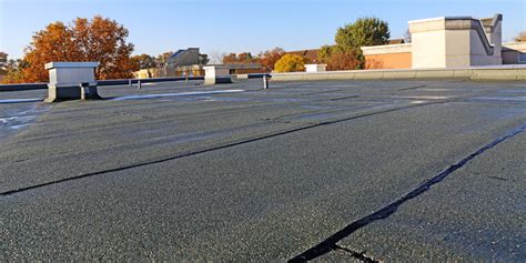 Detailfoto van bitumen dakbedekking op een balkon