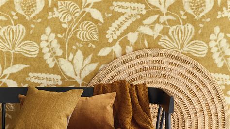 Diverse texturen en patronen uit de Terra collectie van Eijffinger, geïnspireerd op wereldse landschappen en ambachtelijke technieken.