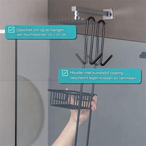 foto van een douchetrekker die aan de douchewand hangt