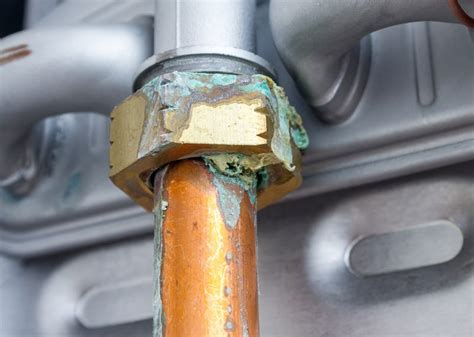 Radiatorlekkage oorzaken en urgentie: koppeling, corrosie, kraan en ontluchter