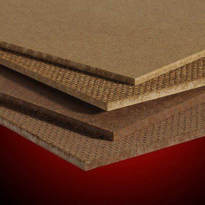 Detailfoto van de structuur van een hardboard plaat en een zachtboard plaat