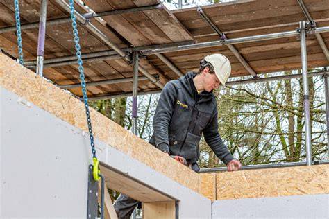 Illustratie van prefab betonnelementen tijdens montage