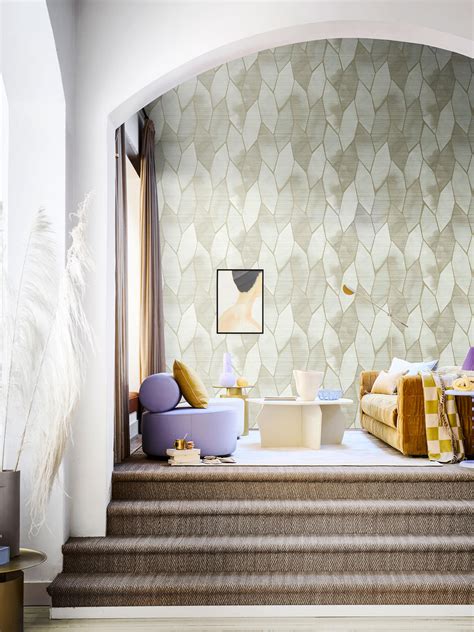 Voorbeeld van een botanische interieurstijl met groene verf en plantenprint behang