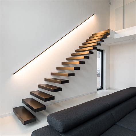 Foto van moderne open trap met betonlook