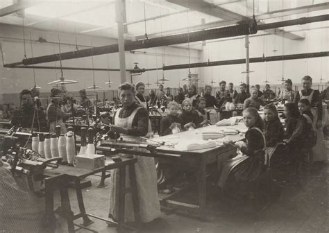 Historische foto van de eerste fabriek of bouwactiviteiten van De Groot Vroomshoop