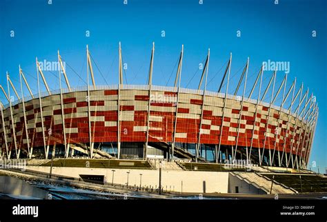 Het National Stadium Warschau met zijn kenmerkende dakconstructie