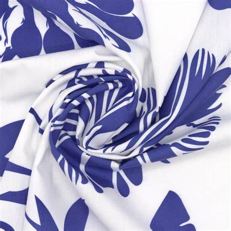 Afbeelding: Marineblauw sfeer met wit meubilair en natuurlijke materialen