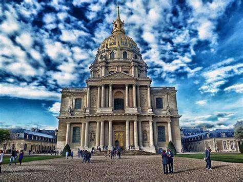 Gouden koepel van de Dôme des Invalides boven Parijs