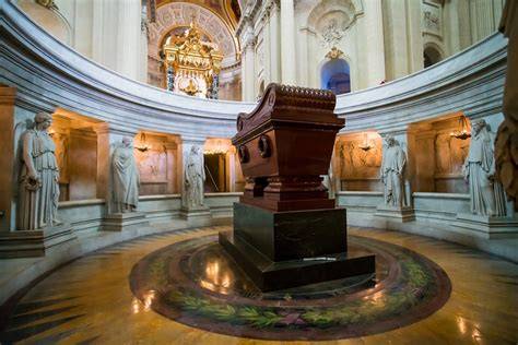Interieur van de Dôme des Invalides met de grafkelder