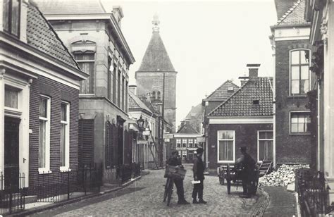 Foto van het centrum van Waalre-dorp met karakteristieke bebouwing en straatbeeld.