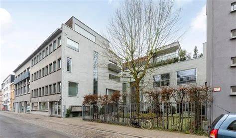 Foto: Volledig ingerichte stalen zwembadinstallatie