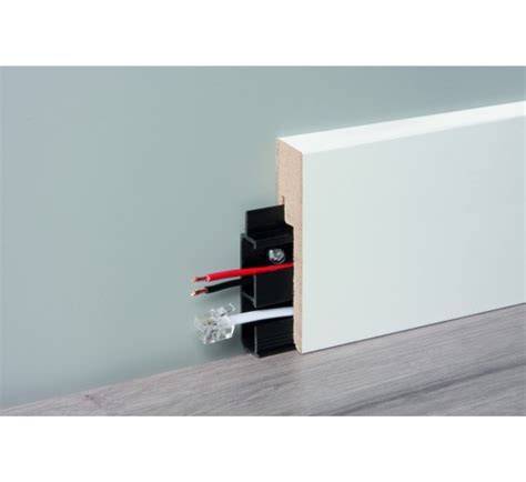 Infographic: overzicht specificaties MDF plint met kabelgoot 240 cm