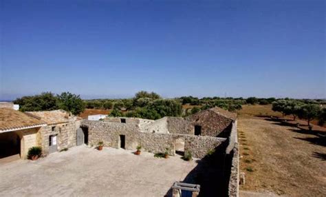 Voorbeeld van een gerenoveerde masseria met binnenplaats