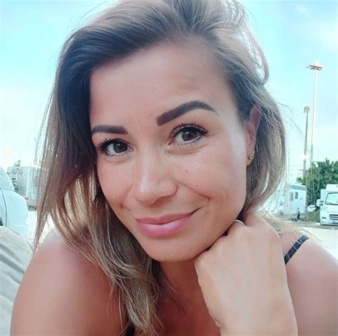 Detailfoto van een beluchter met een klepje dat opent om lucht aan te zuigen