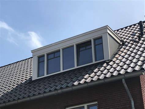 Indrukwekkende overzichtsafbeelding van een dakkapel met puntdak: perspectief, balklaag en aansluiting op het dakvlak