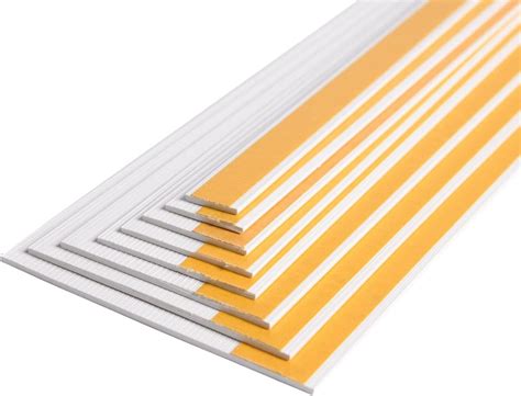 Plat kunststof afdekprofiel met zelfklevende strip