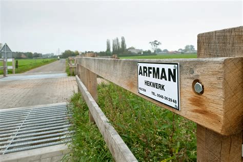 Alie Arfman geeft een rondleiding in de natuur